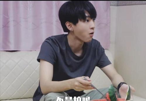 王俊凯夏日吃瓜视频大全,甜蜜瞬间大盘点